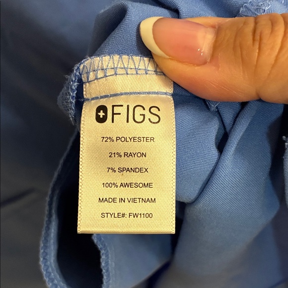 Figs Blue V-Neck Casma Scrub Top in Sz XXL - Picture 6 of 8